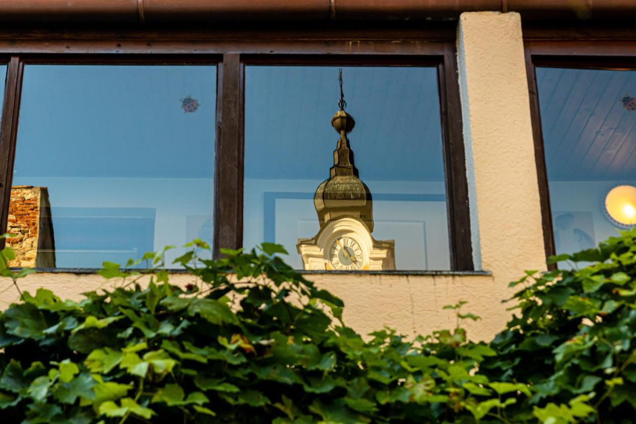 Gruener Baum Wachau - Retro Fruehstueckspension Mautern Exterior foto